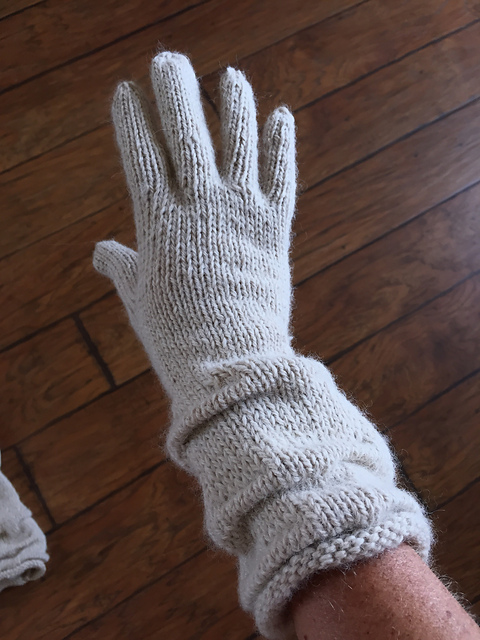 Pleated gloves