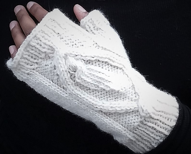 Cabled Tassels Fingerless Mitts