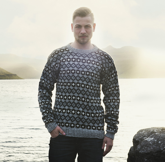Men's Jumper With Traditional Pattern