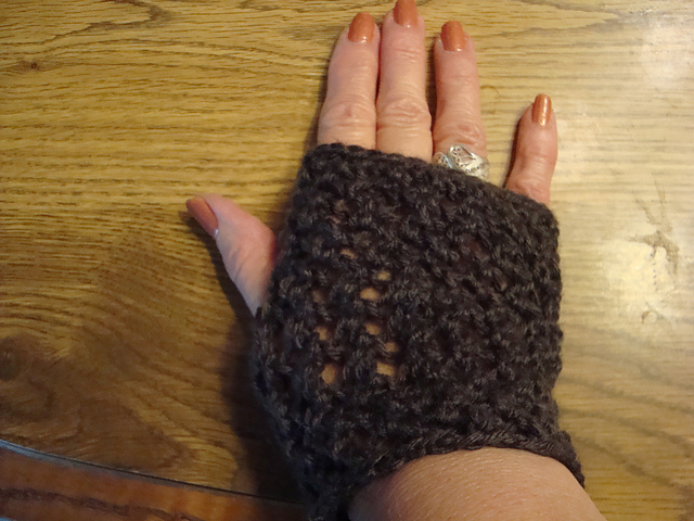 Simple Lace Gloves