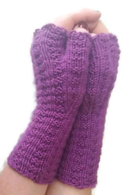 Broken Rib Fingerless Glove