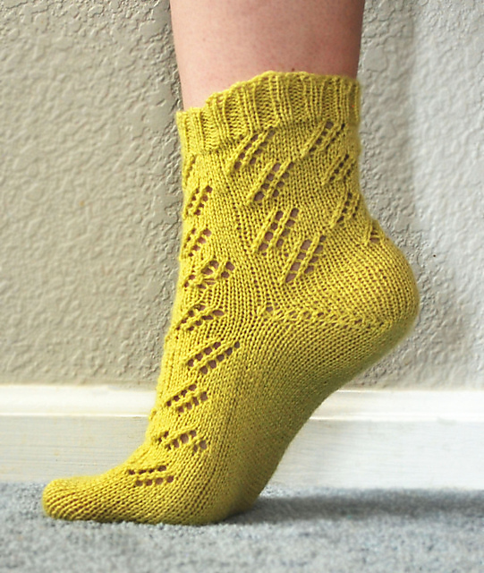 Ravelry: Earhart Socks pattern by Cables and String Designs