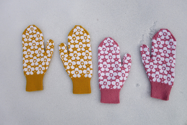 Flower mittens