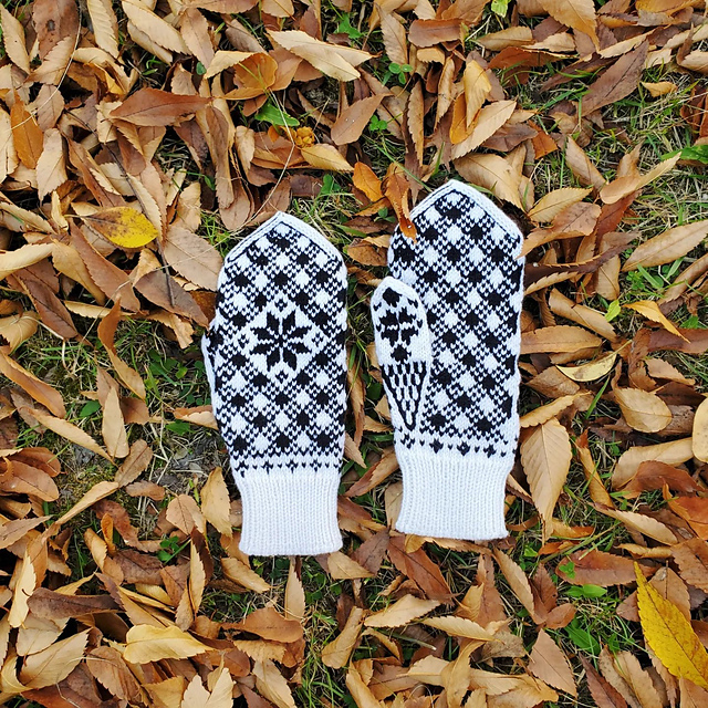 Snowflake Mittens