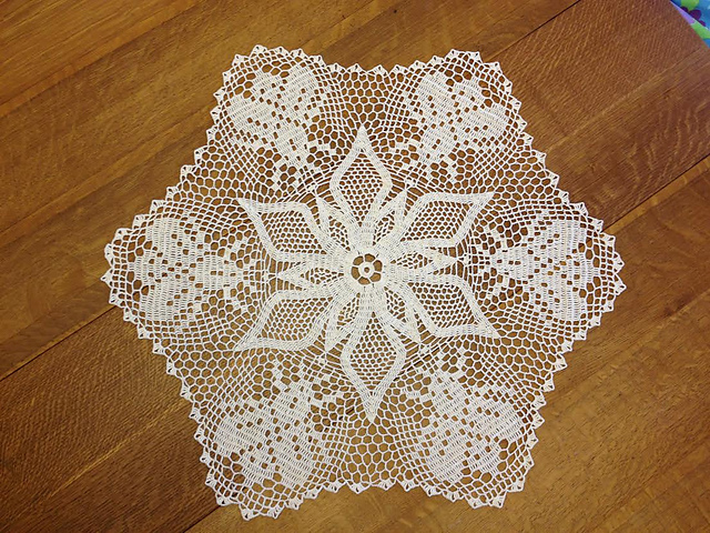 Ravelry: Busy Bees pattern by Elizabeth Hiddleson
