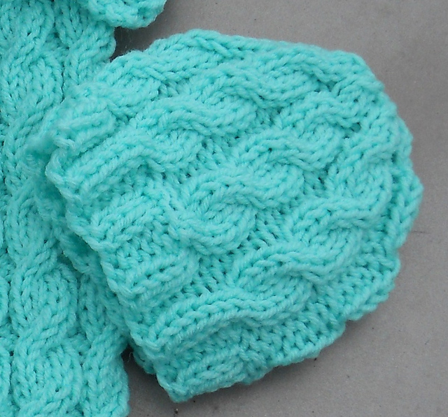 Cozy in Cables cap
