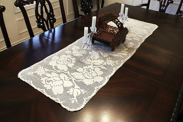 Briar Rose Tablecloth & Runner #7605