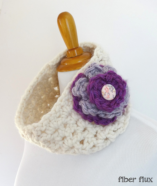 Marshmallow Lace Cowl