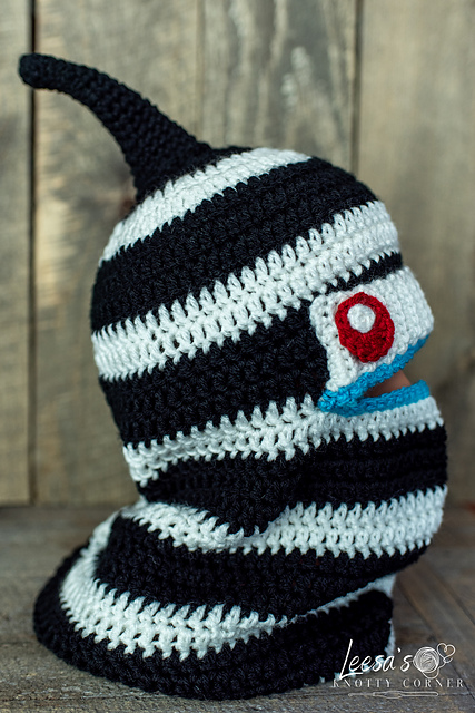 Crouching Pom  Pom