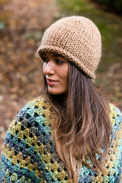 Cappello ai ferri con filato super bulky di Lorenza Rotino