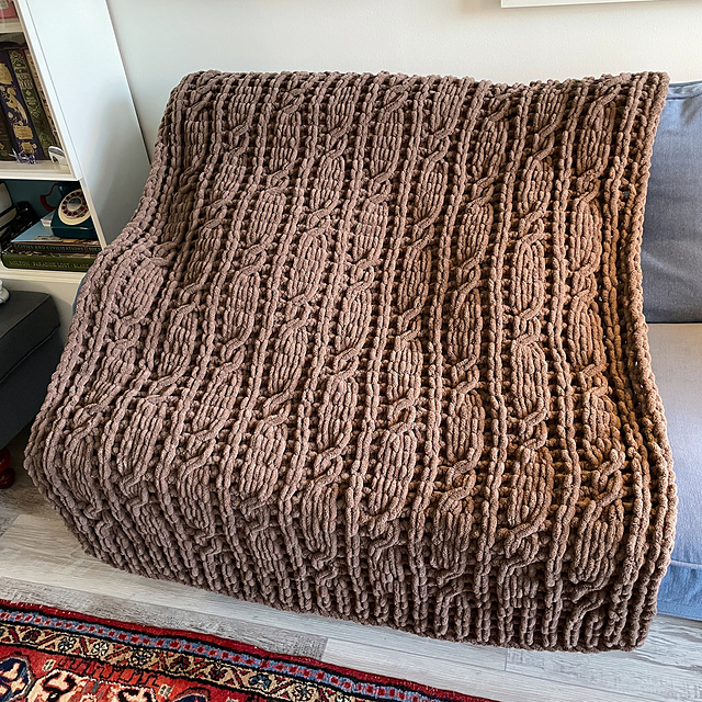 Buttonhole Cable Blanket