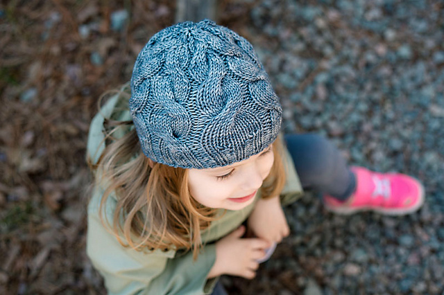 skalbagge cabled hat for toddlers
