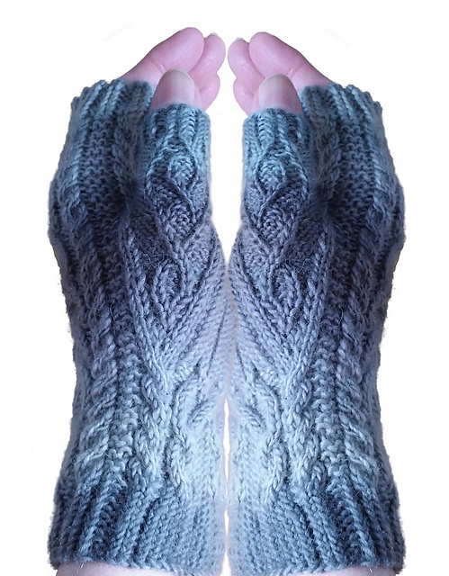 Loughrea Fingerless Mitts