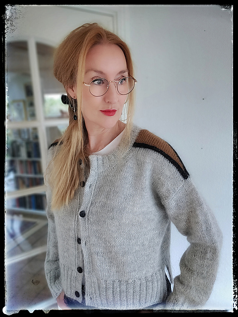 Ravelry: Isas triangle cardigan pattern by Ina Rendboe