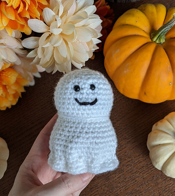 Shelf Buddies: Ghost Edition