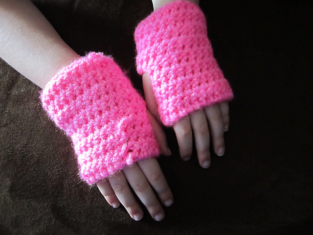 Toddler Sized Fingerless Gloves--Super Easy!