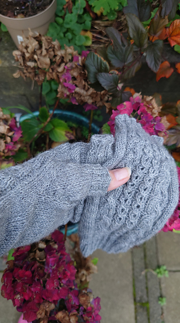 Coffee and Cable mittens