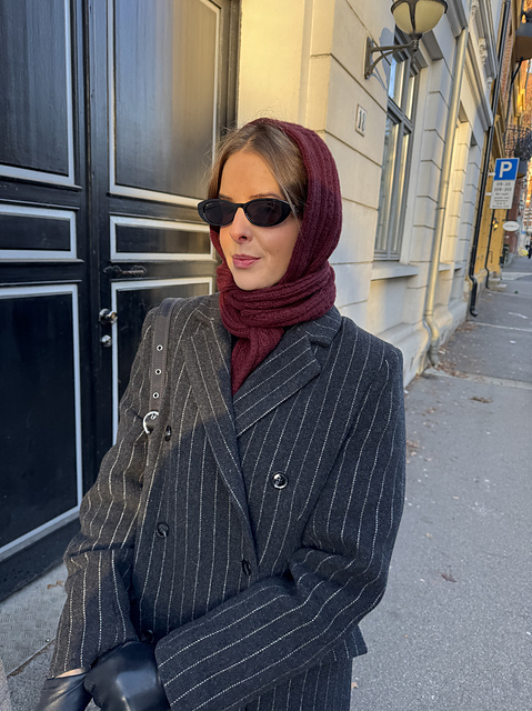 Ravelry: Thelma Hoodie Scarf pattern by Ingrid Dyb