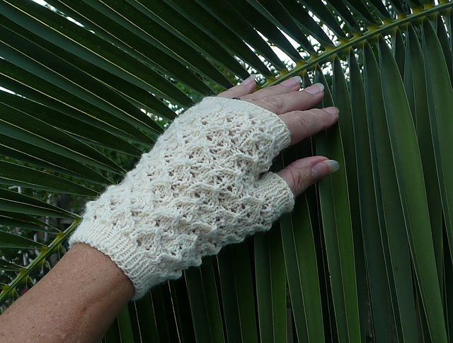 Fingerless lace mittens