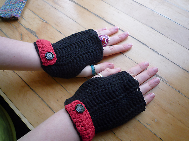 Elegant Fingerless Mittens with Wrist 