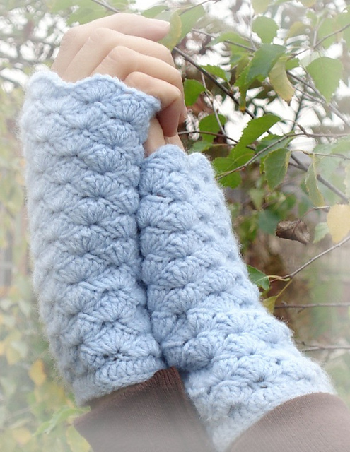 Warm and Romantic Gloves