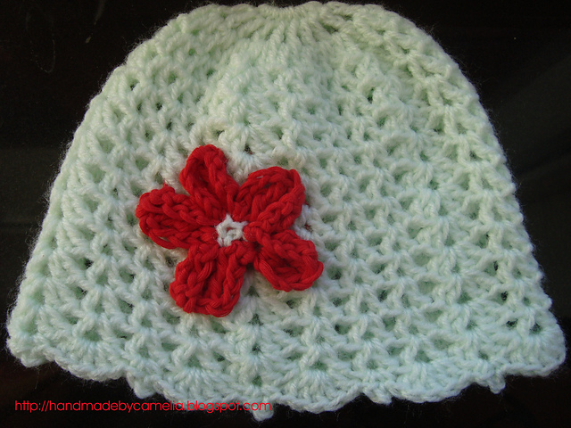 Baby hat with a flower