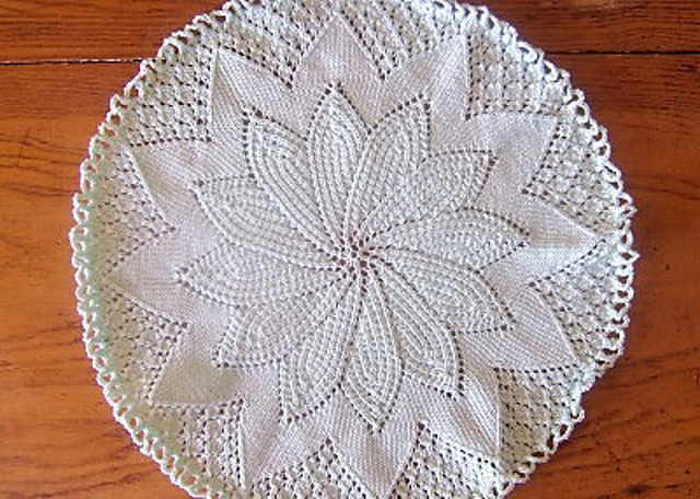 Full Bloom Doily #12-58