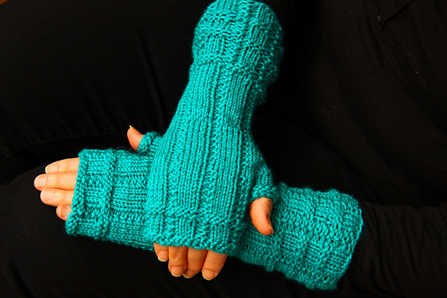 1-Skein Waffle-Rib Fingerless Mitts