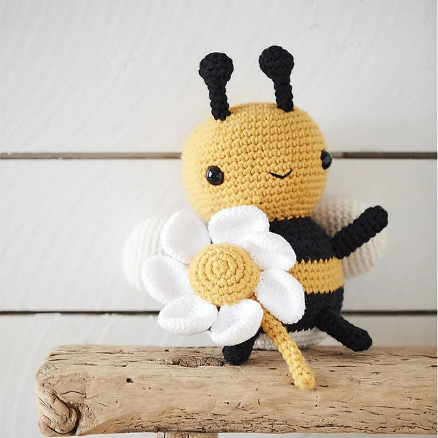 Amigurumi Bee