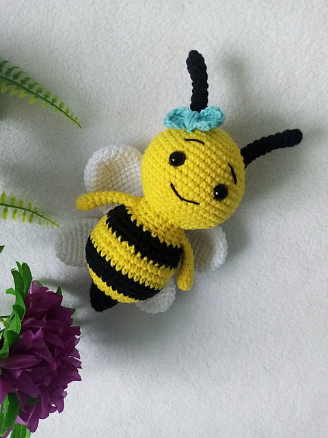 Crochet Bee toy