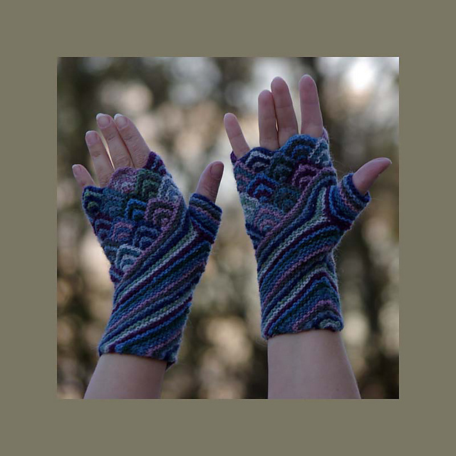 LUBUSHKA FINGERLESS GLOVES