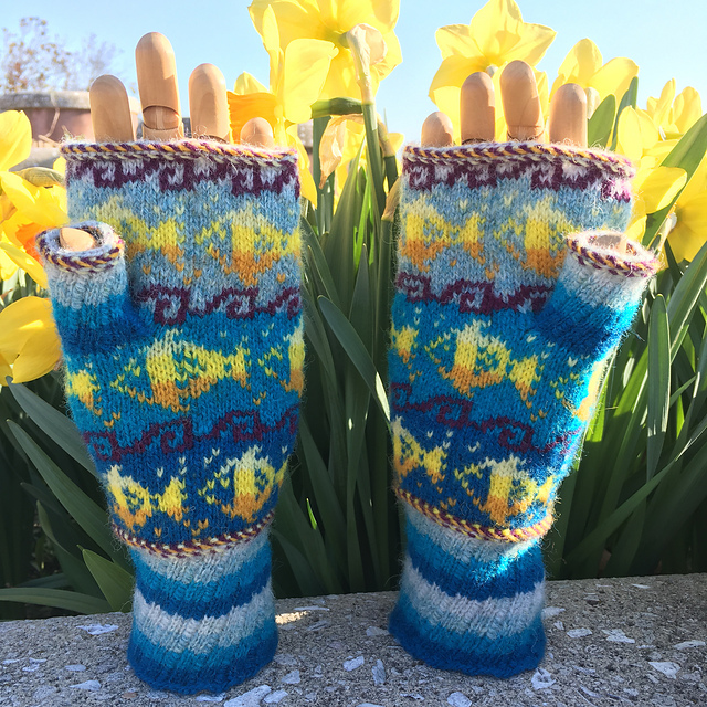 GOLD FISH fingerless mitts