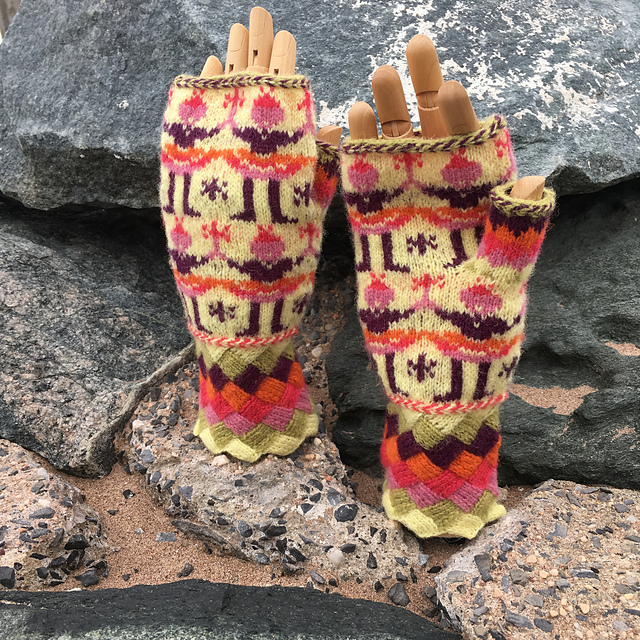 Portuguese Dancers Fingerless Mitts