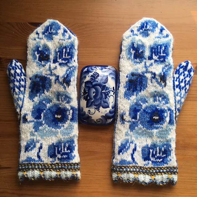 Gzhel mittens