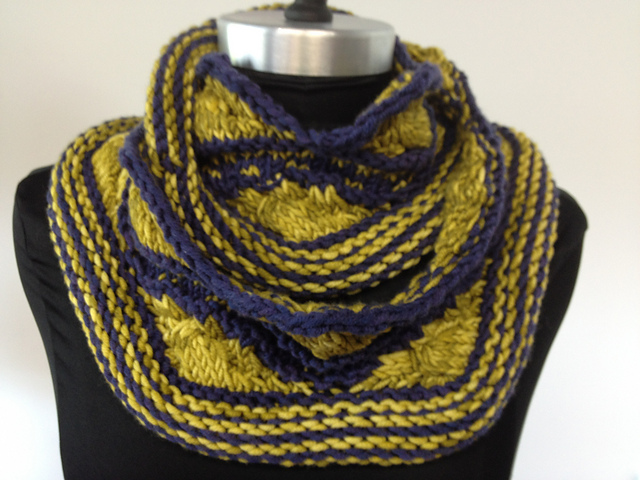 Sunflower Cowl P135