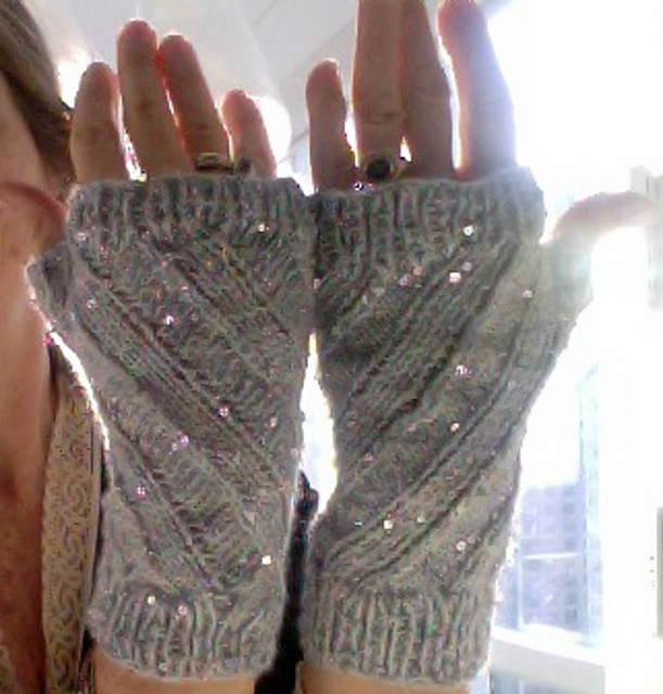 Star-Studded Mitts E221