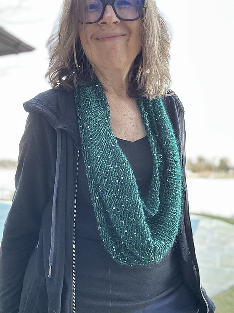 Beaded Cowl Hug