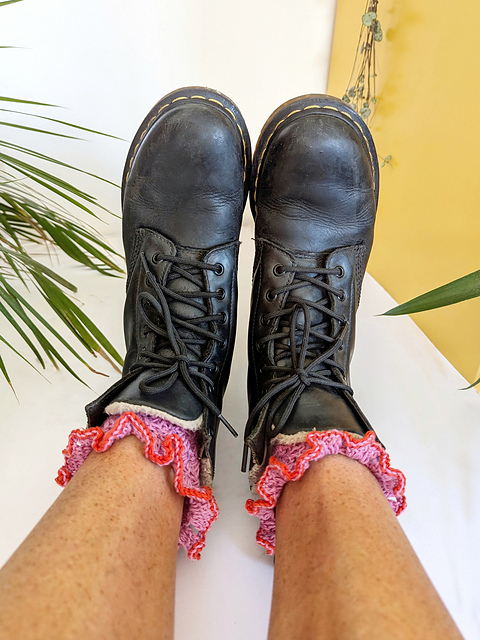 Frill me boot toppers