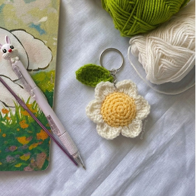 Daisy Keychain