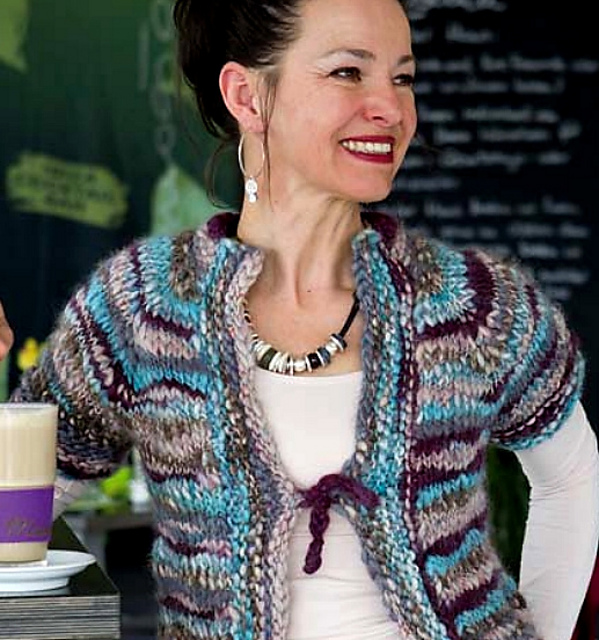 Short-sleeves cardigan with raglan sleeves