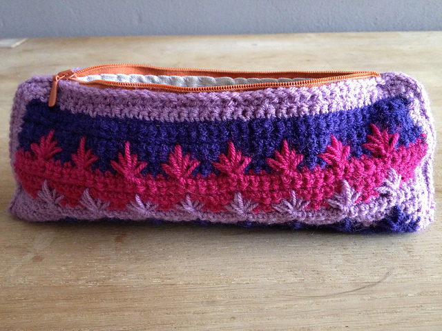 Spike cluster stitch purse