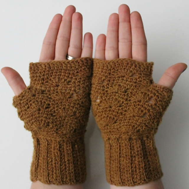 Shell Wave Fingerless Mittens
