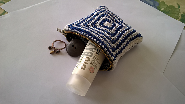 Granny square pouch