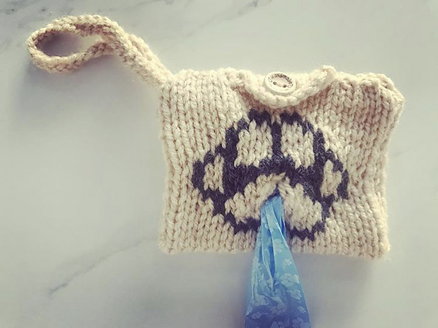 Dog dispenser bag paw print