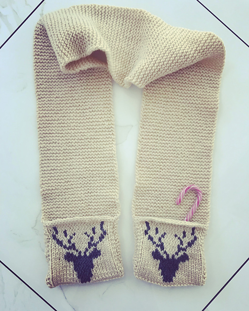 Reindeer pocket scarf
