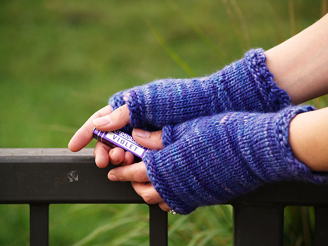 Wood Violet Mitts