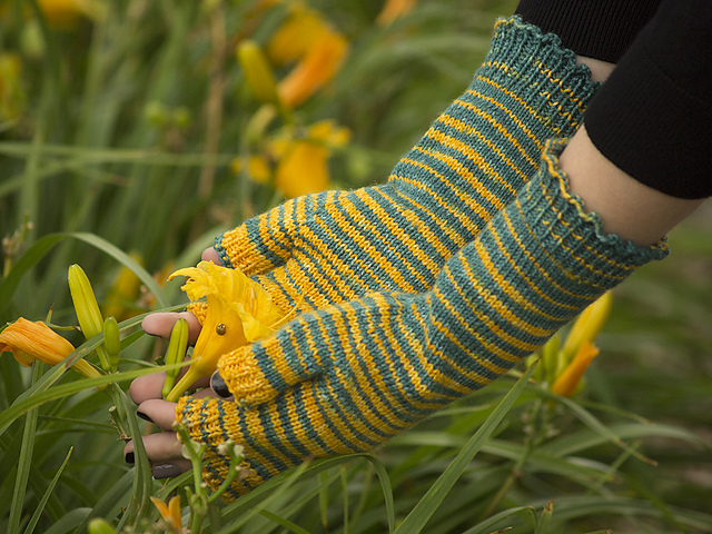 Gradient Stripe Wristwarmers