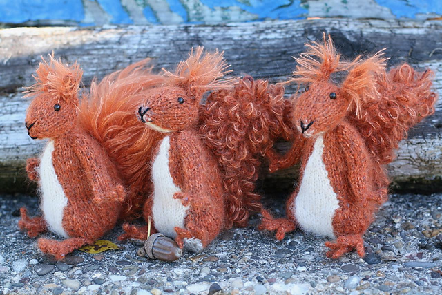 Ravelry: Red Squirrel Sisters pattern by Jackie Jeffery