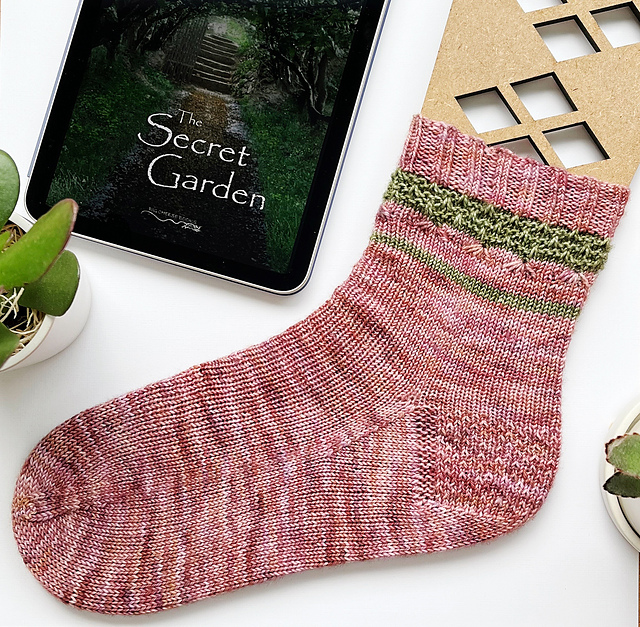 Into the Garden Socks