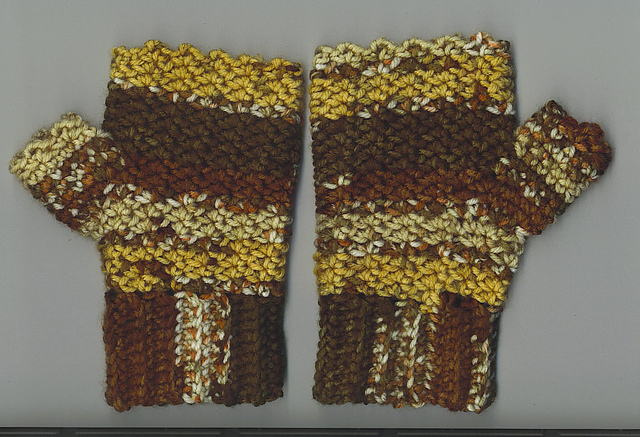 Small Shell Fingerless Gloves